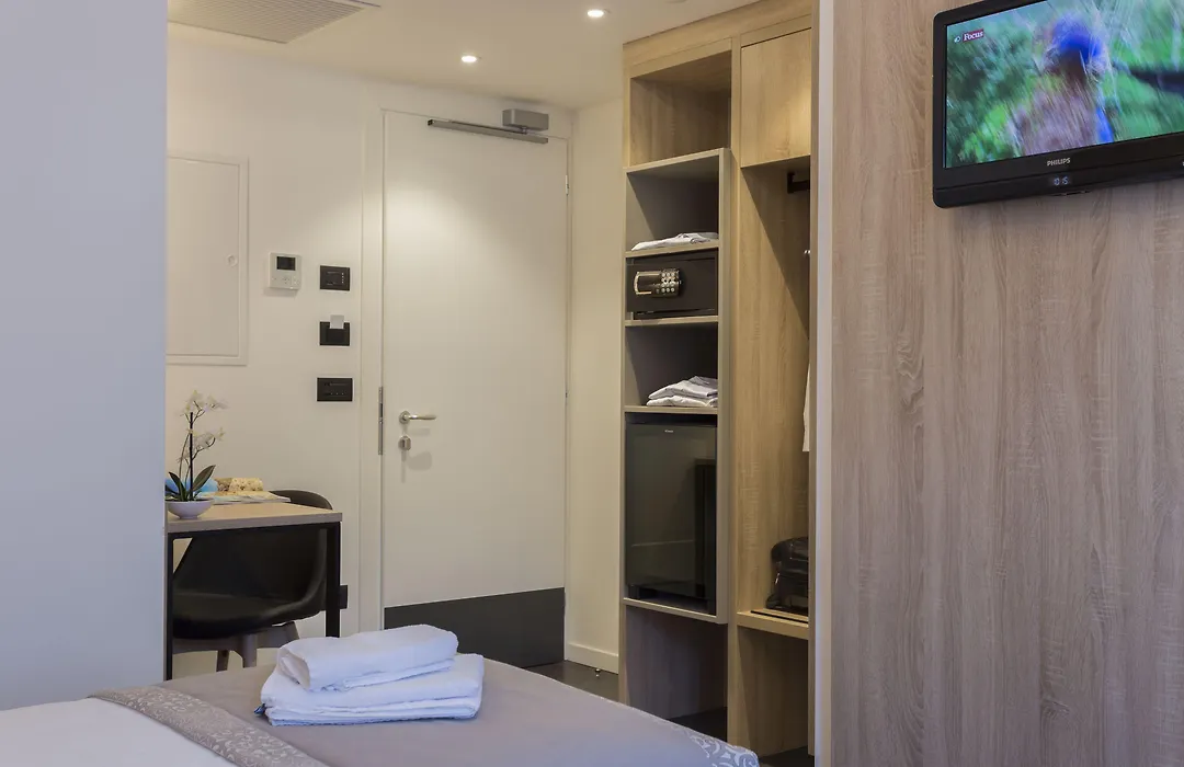 Tourist Hotel-1