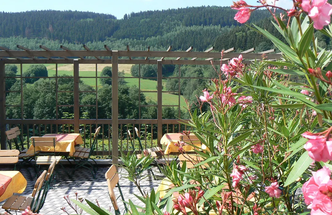 Haus des Volkes - Das Bauhaushotel-1