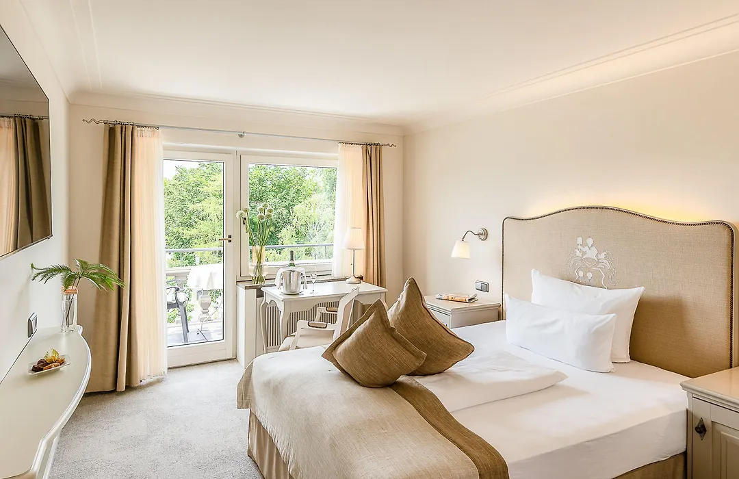 Schlosshotel Steinburg-1