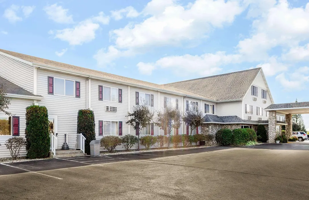 Super 8 By Wyndham St. Ignace-1