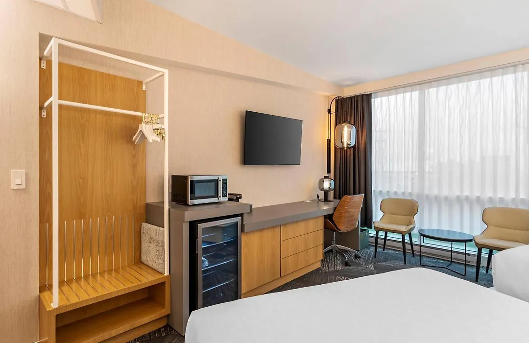 Clarion Lakeside Inn & Conference Centre-1