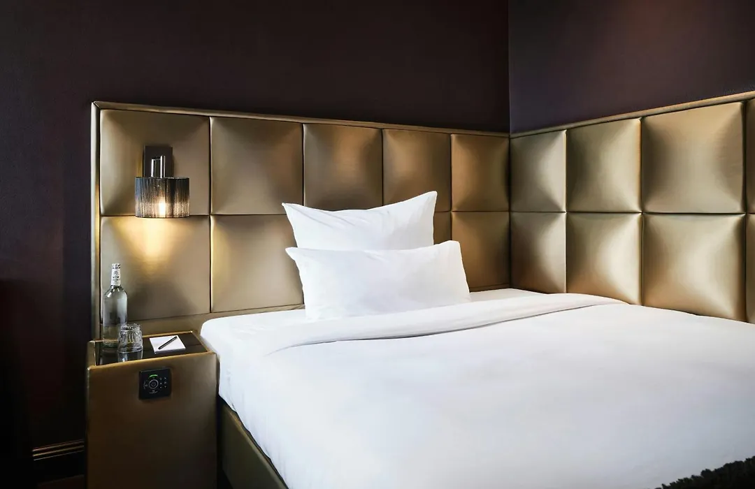 Roomers Frankfurt Central, Autograph Collection-1