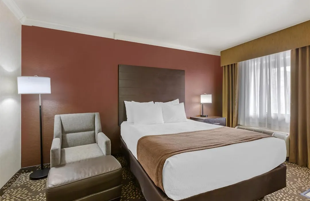 Best Western Innsuites Tucson Foothills Hotel & Suites-1