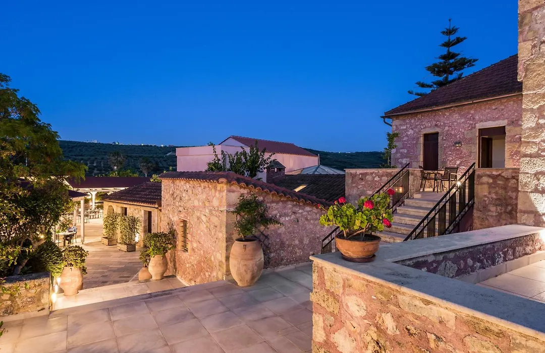 Spilia Village Hotel & Villas-1