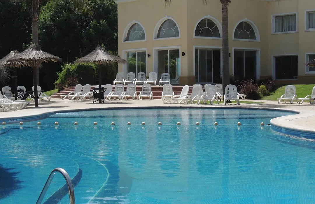 Howard Johnson Pilar Resort Spa & Convention Center-1