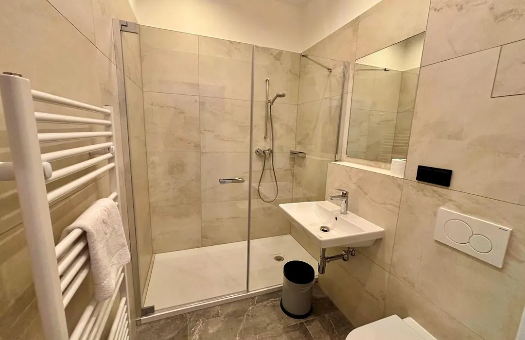 Hotel Lucia-1