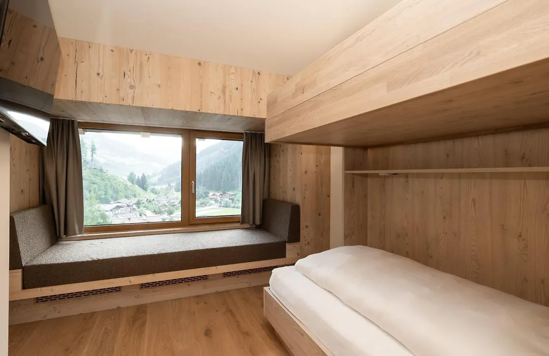 Hotel Kristall-1