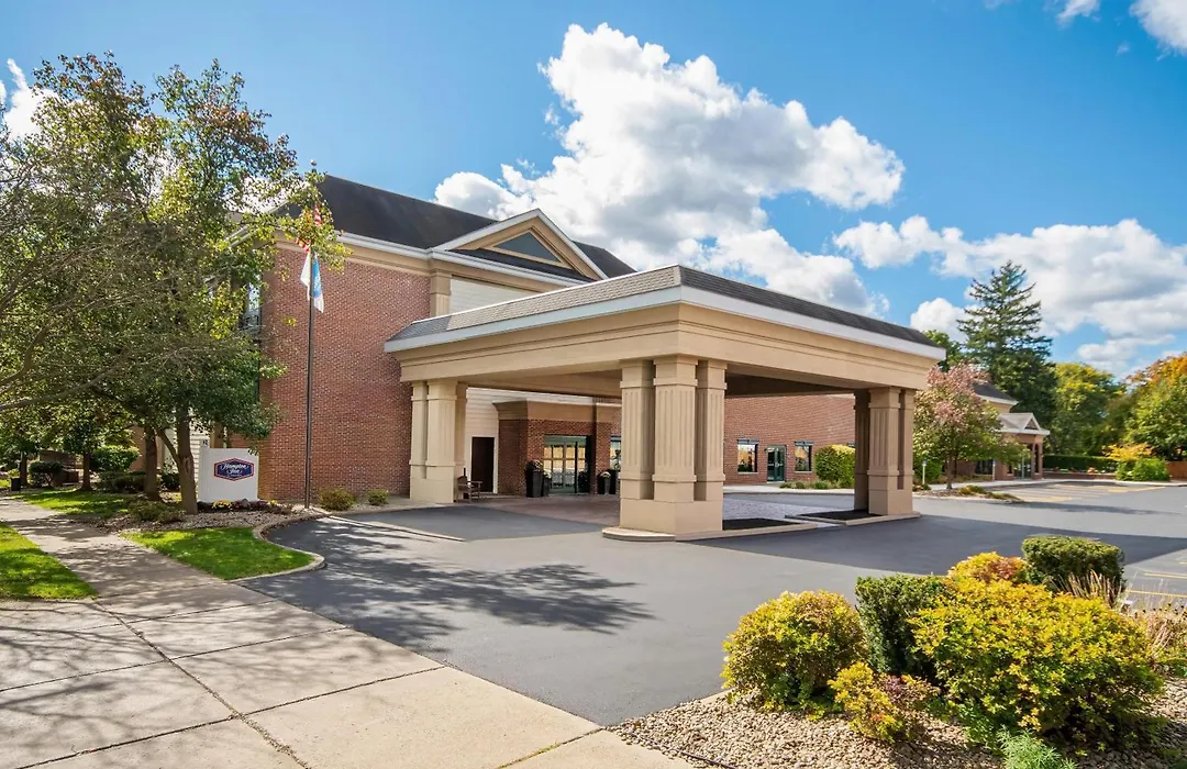 Hampton Inn East Aurora-1