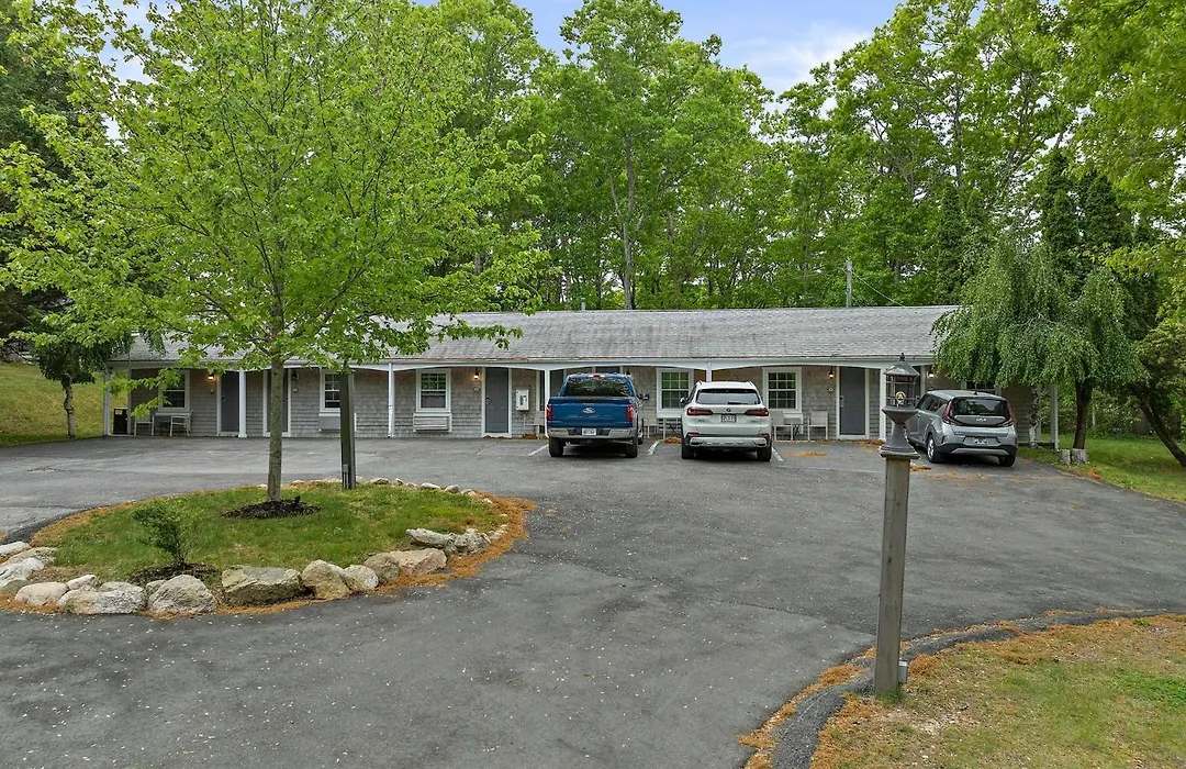 Sandwich Inn And Suites-1