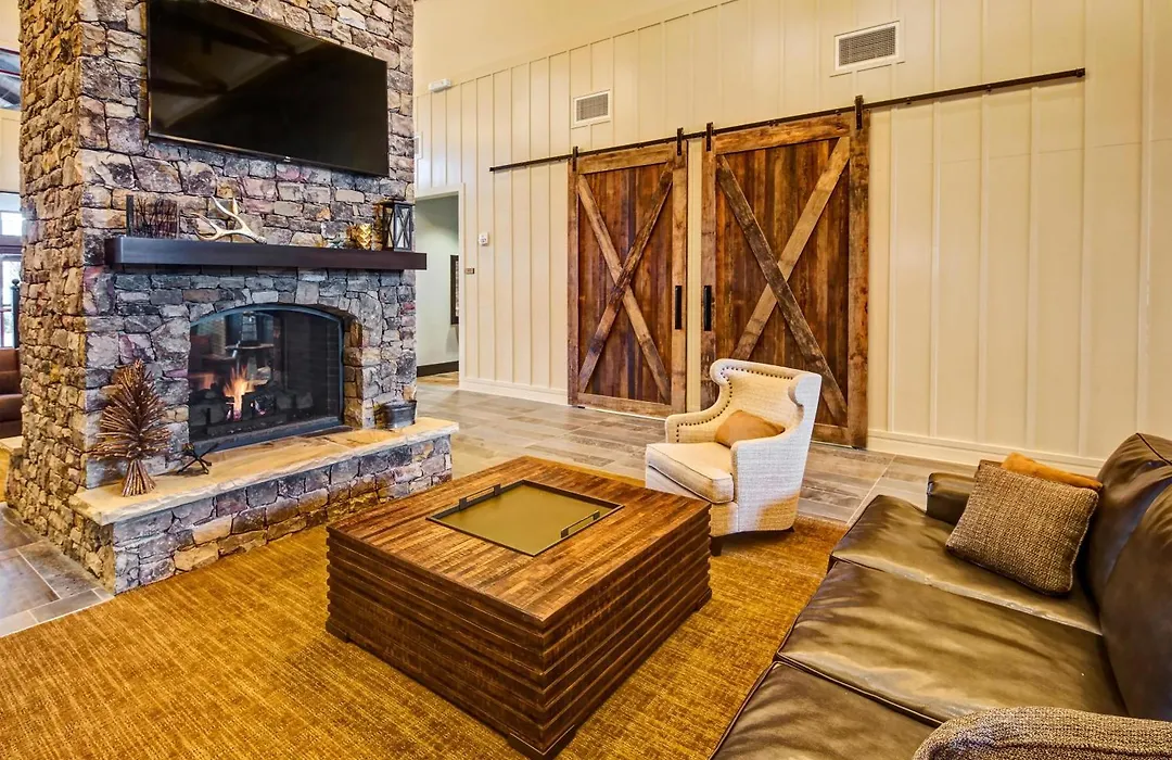 Black Fox Lodge Pigeon Forge, Tapestry Collection By Hilton-1
