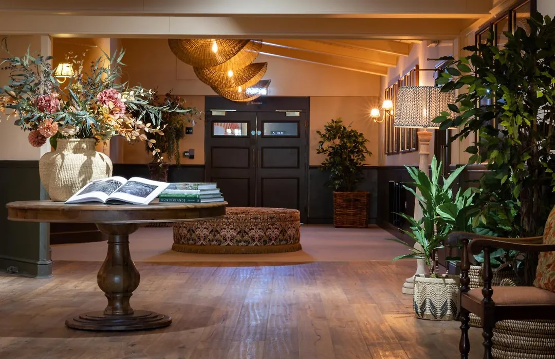 The Potters Heron - A Heartwood Inn-1