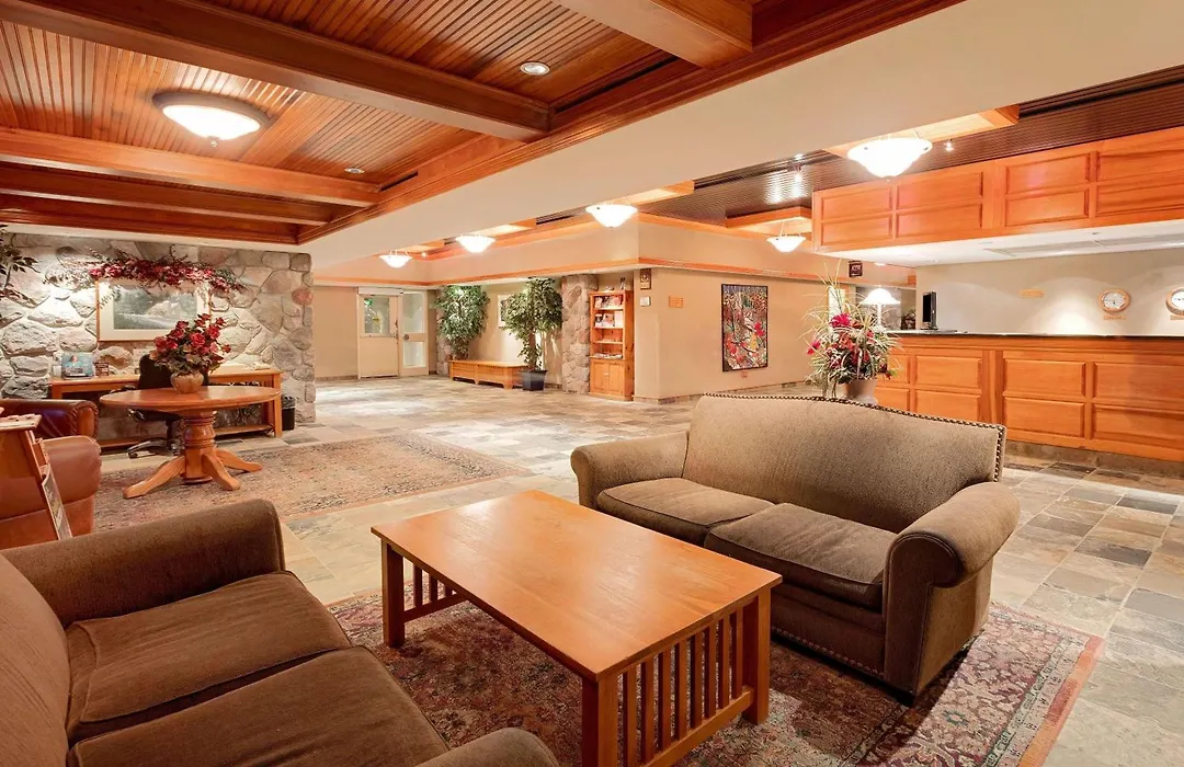 Ramada By Wyndham Pinewood Park Resort North Bay-1