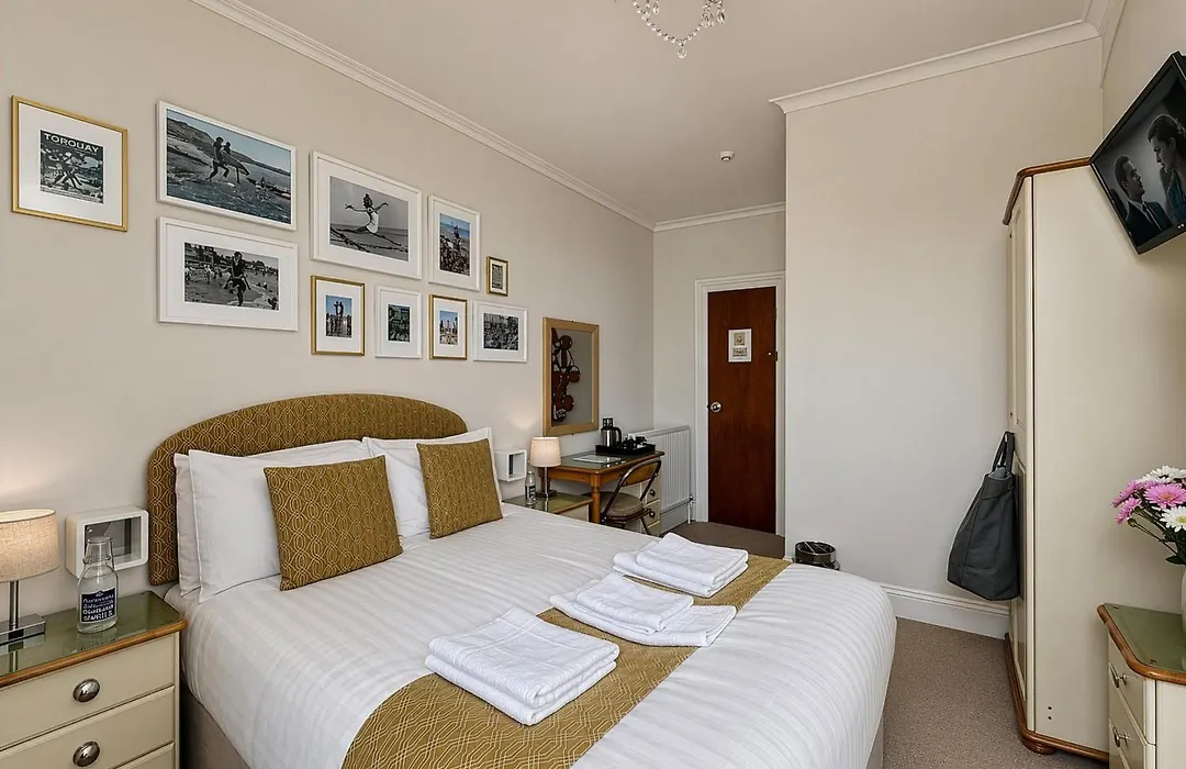 Riviera Lodge Hotel-1