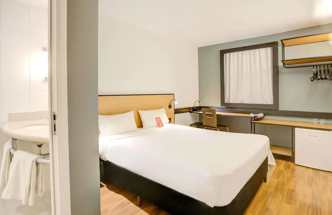 ibis Vitoria Praia de Camburi-1