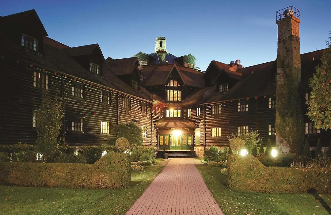 Fairmont Le Chateau Montebello-1