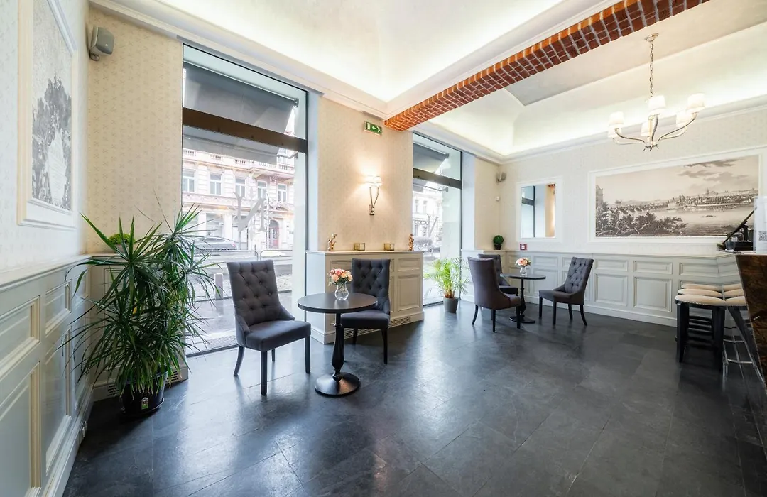 Hotel Noir-1