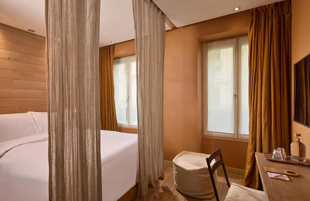 Hidden Hotel-1