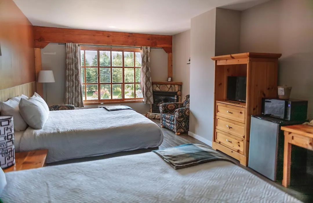 Glacier House Hotel & Resort-1