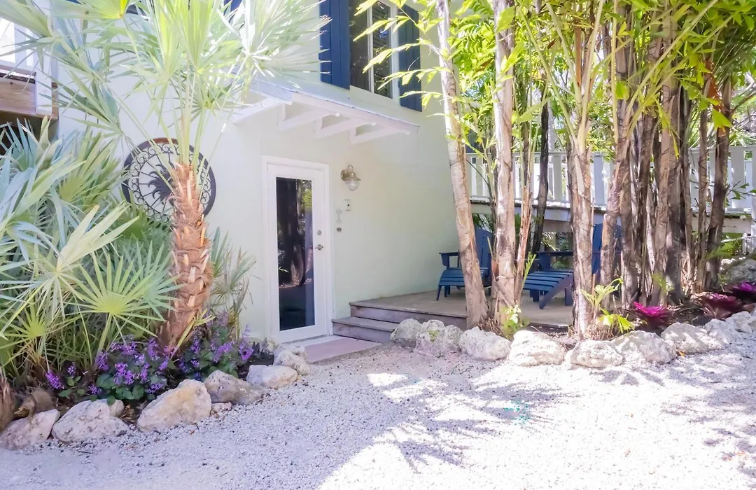 Coconut Palm Inn-1
