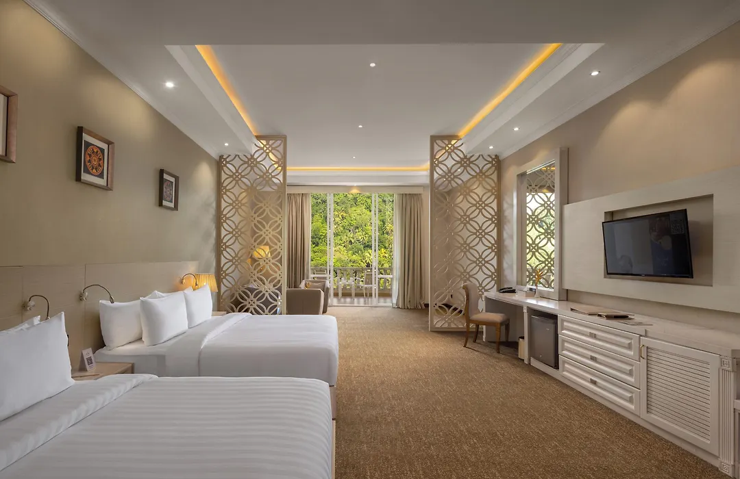 The Golden Crown Hotel-1