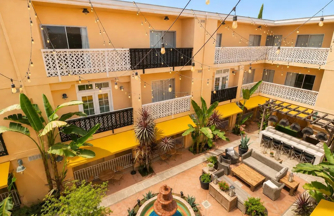 Hollywood Hotel-1