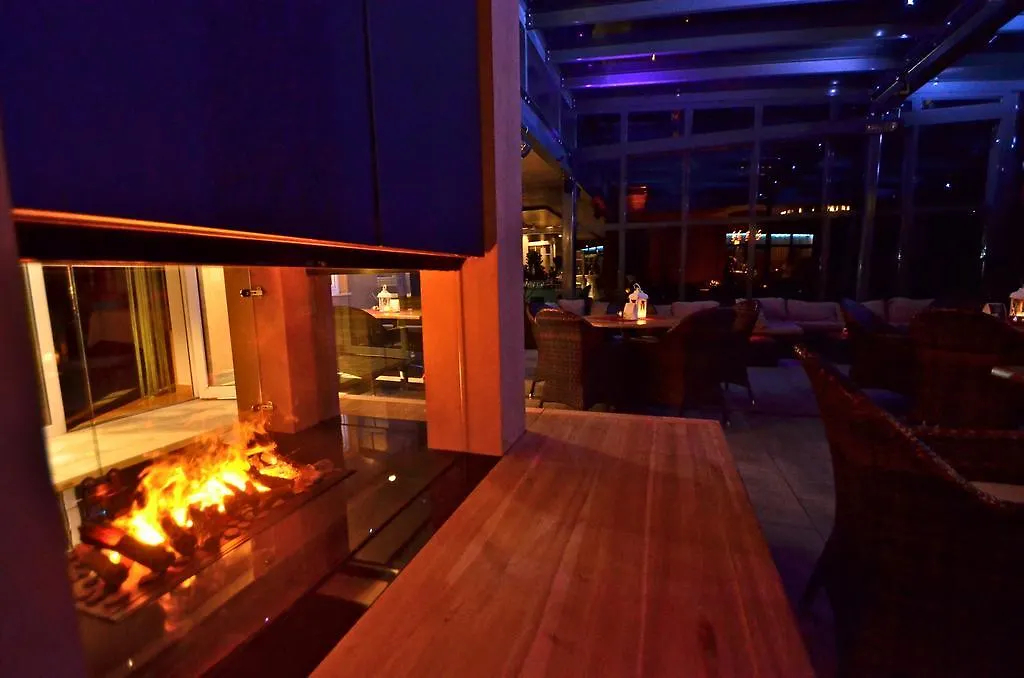 G.H. Knoll "Proellhofer" Cafe Bar Hills-1