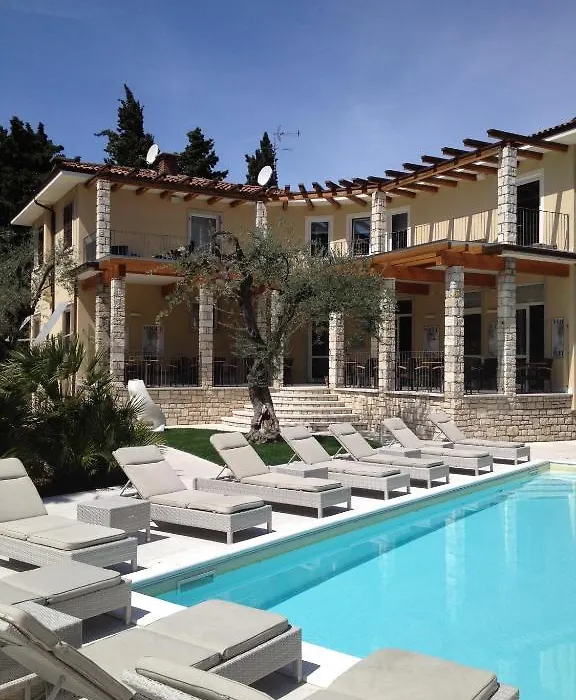 Hotel Baia Dei Pini-1