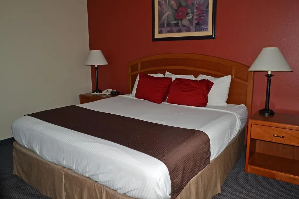 Paola Inn And Suites-1