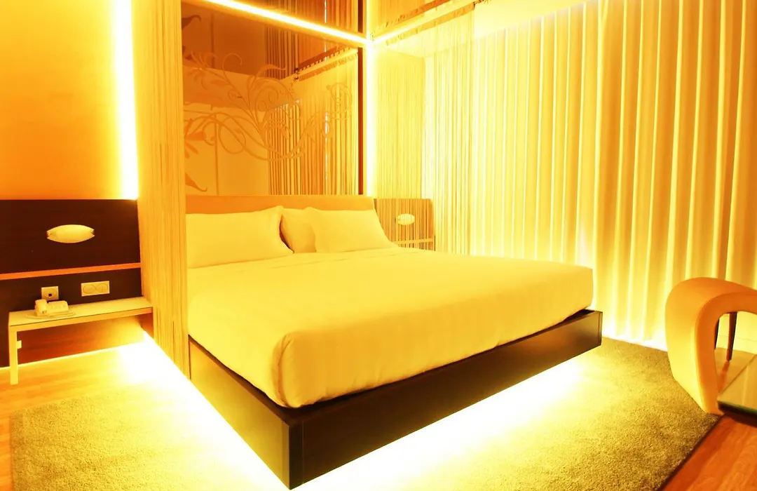Silk Motel-1