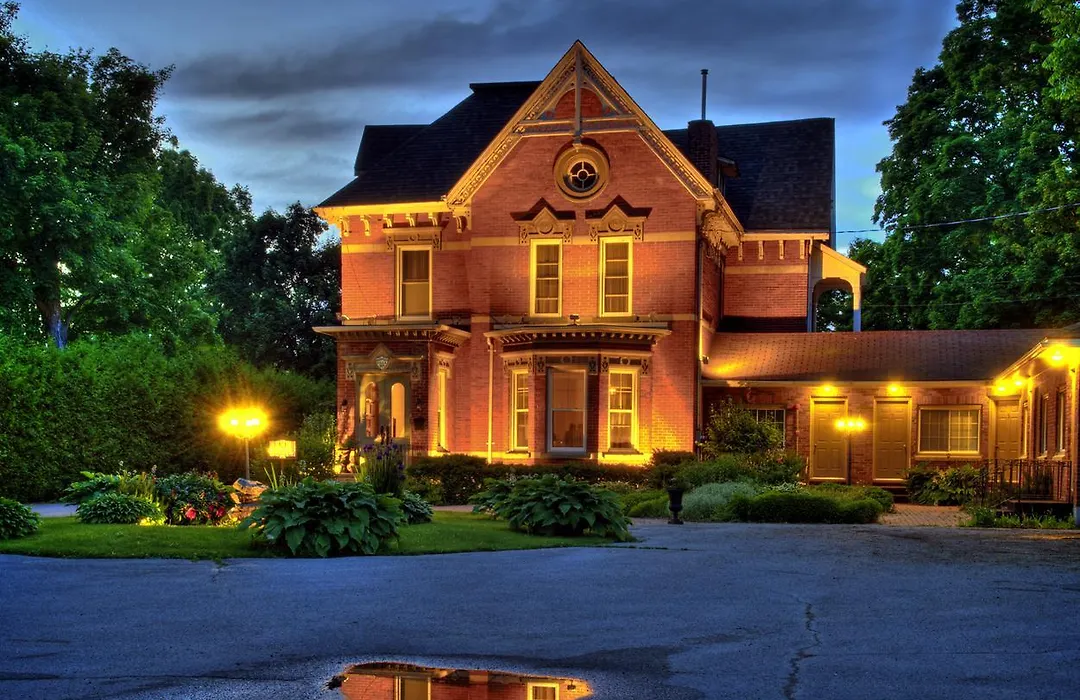 The Woodview Inn-1