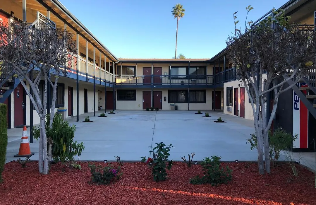 Luxury Inn-1