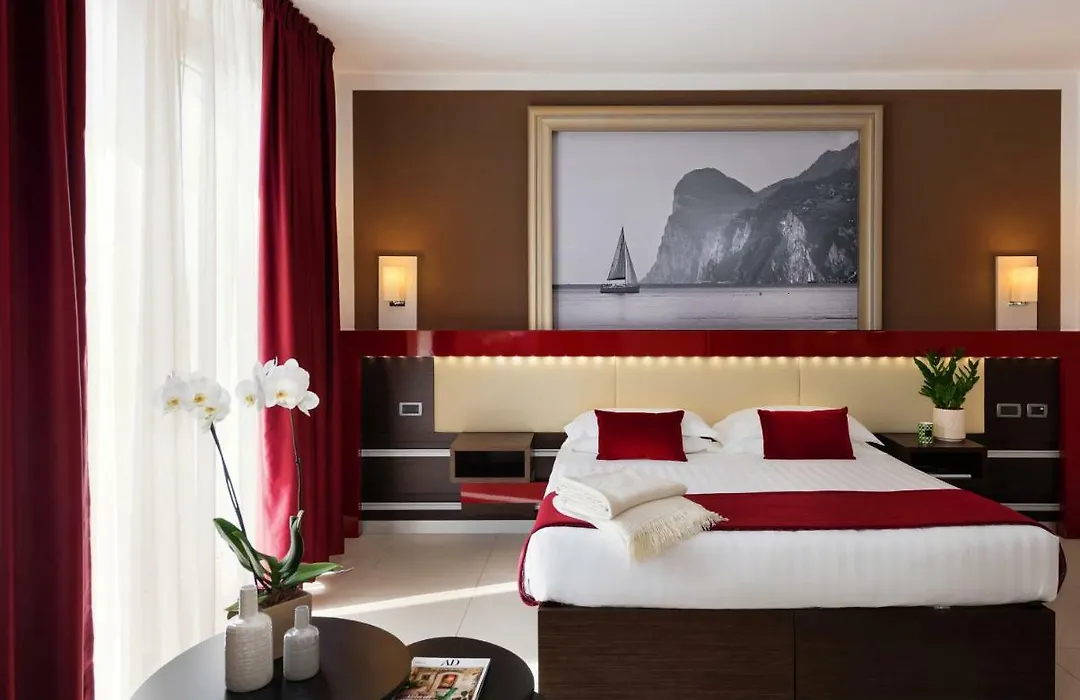 Kairos Garda Hotel - Be Happy Hotels-1