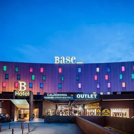 Base Hotel-2