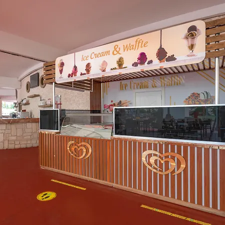 Titanic Deluxe Lara-2
