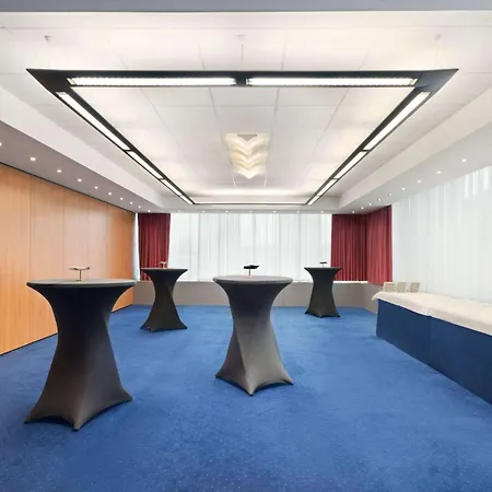 Ramada Encore By Wyndham Geneva-3