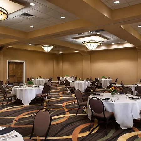 Doubletree By Hilton Memphis Downtown-3