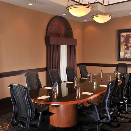 Embassy Suites Des Moines Downtown-3