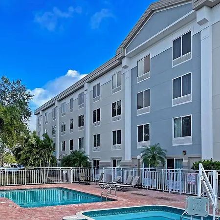 Comfort Inn & Suites Sarasota I75-2