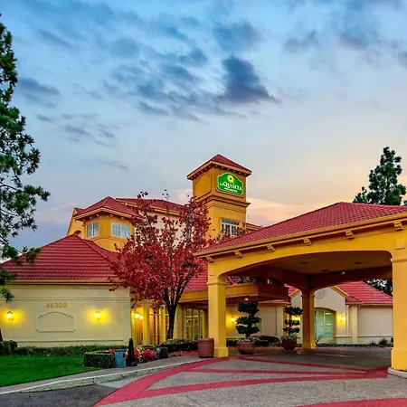 La Quinta Inn & Suites By Wyndham Fremont Silicon Valley-3