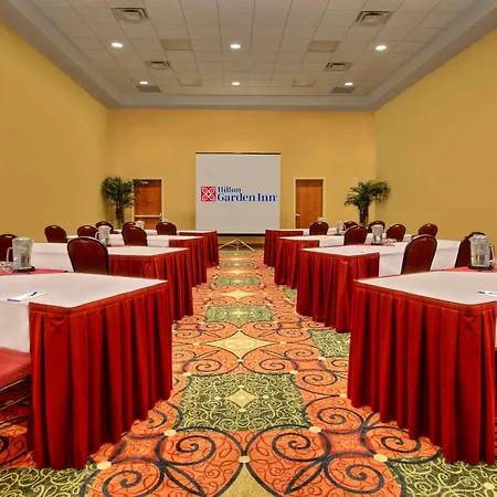 Hilton Garden Inn Ottawa Airport-3