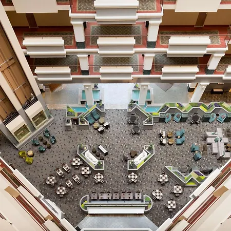 Hilton Suites Chicago/Oakbrook Terrace-3