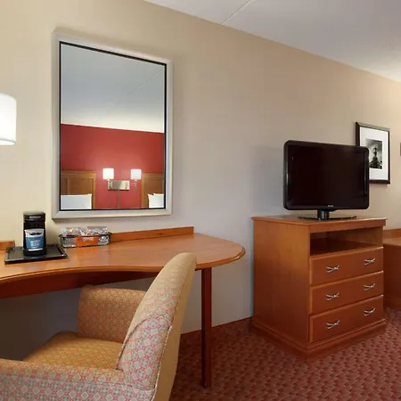 Hampton Inn & Suites East Hartford-2