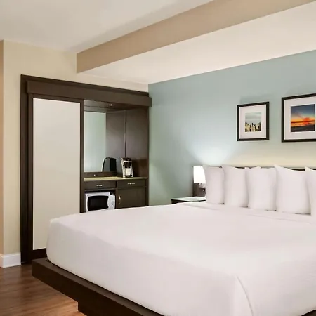 Wyndham Newport Hotel-3