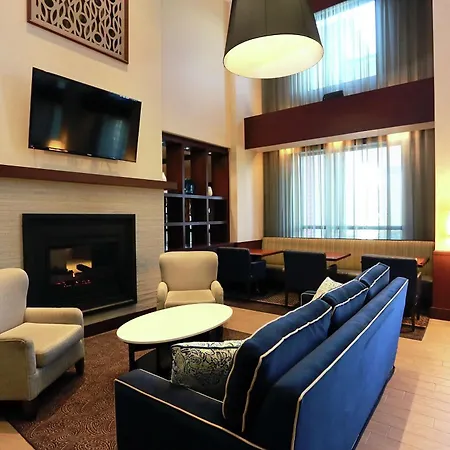 Hampton Inn & Suites Laval-2