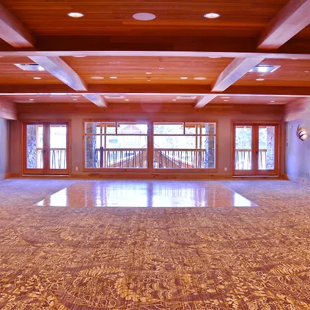 Moose Hotel And Suites-2