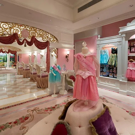 Hong Kong Disneyland Hotel-3