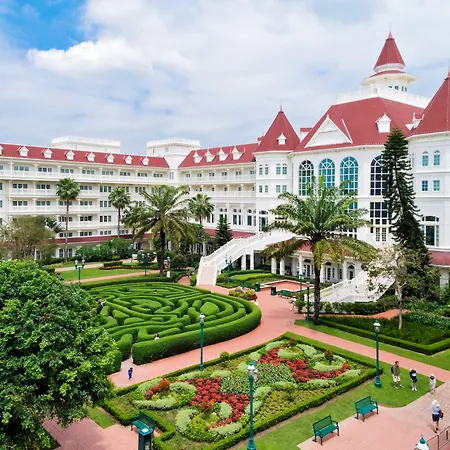 Hong Kong Disneyland Hotel-2
