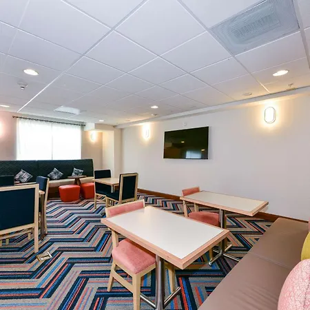 Hampton Inn & Suites Pittsburg-2