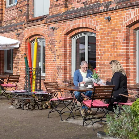 Hotel Volksschule-2