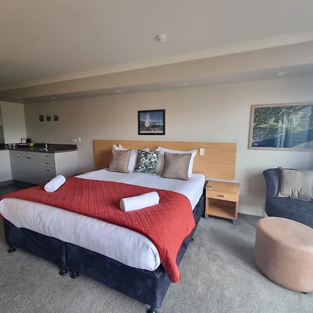 Hotel Lake Brunner-3